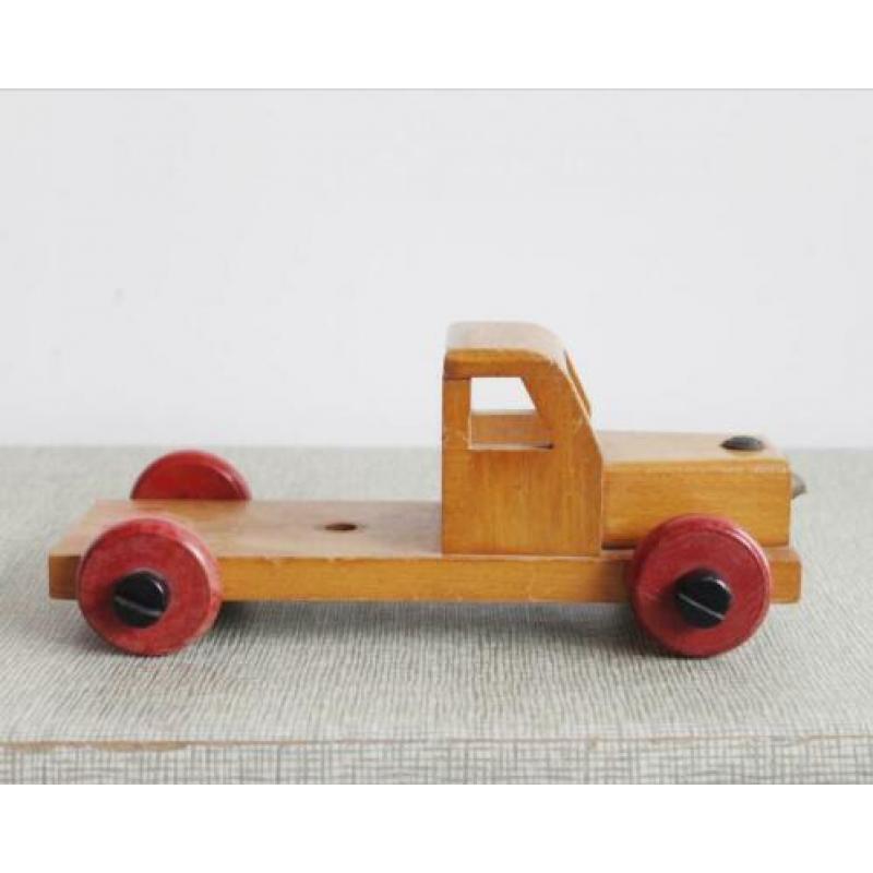 Houten auto van het merk sio