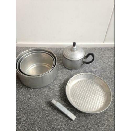 5 delig aluminium Pannenset voor op de camping +waterkeleltj