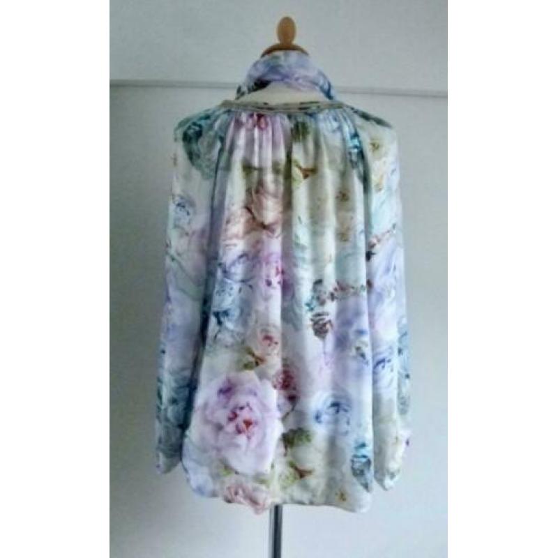 Romantische pastel blouse + sjaal van Caroline Biss maat 38
