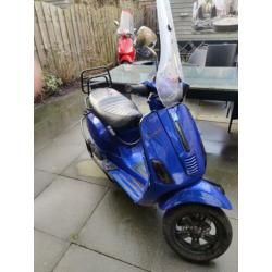 Vespa s custom blauw kenteken 2011
