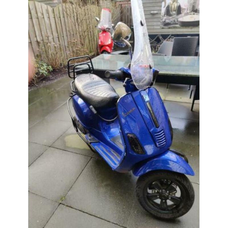 Vespa s custom blauw kenteken 2011