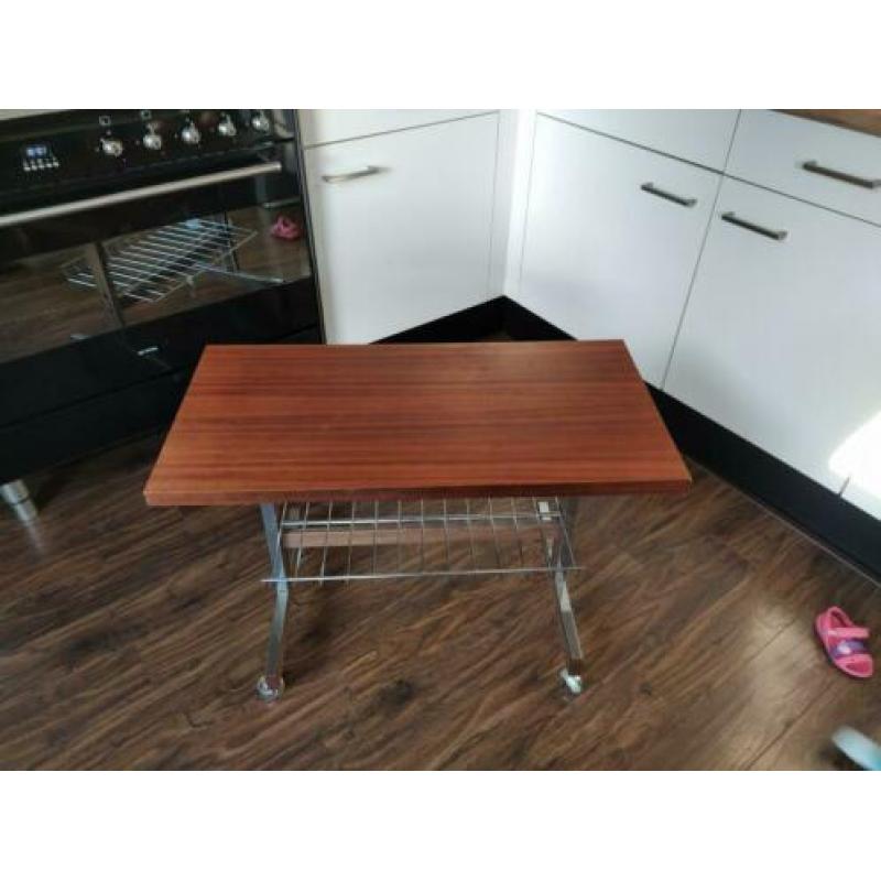 Kranten- of bijzettafel