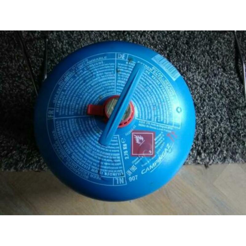 Campingaz gasfles vol ,met dubbele kookpit. Ook los te koop.