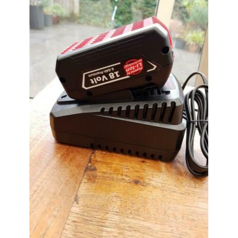 Bosch accu lader AL1820 18V €25.- met accu GBA 6.0 Ah €55.-