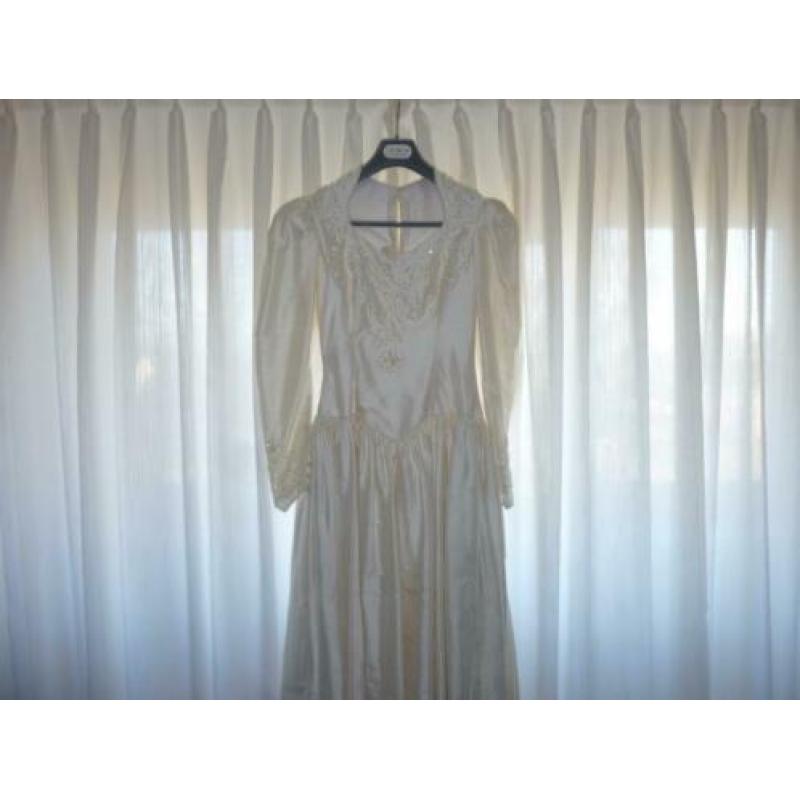 Trouwjurk , maat 38 , voor 50 euro