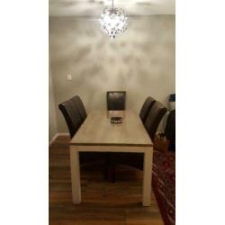 Mooie houten eettafel