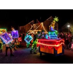 Carnavalskleding 35 stuks schilder (+ overige voorwerpen!)