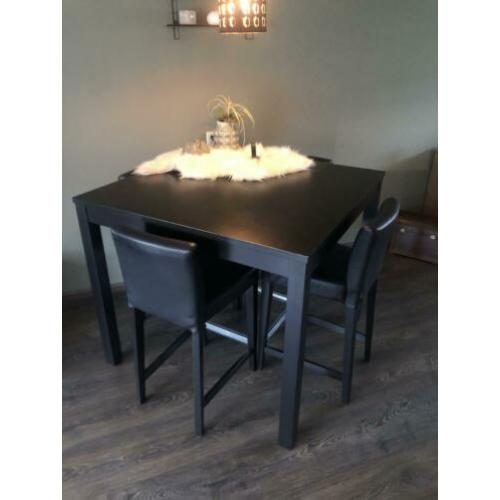 Bartafel met 4 barkruk stoelen