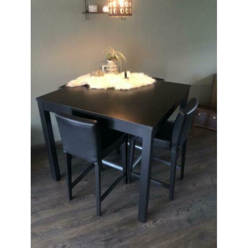 Bartafel met 4 barkruk stoelen