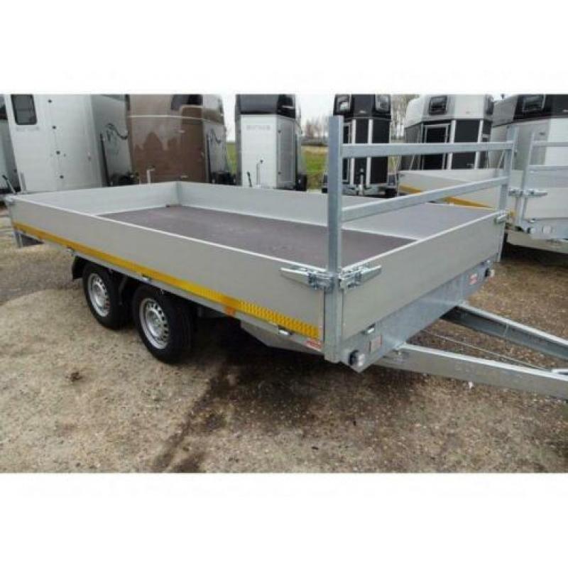 Bij Eemsned Eduard 4 x 2 plateauwagen op voorraad € 2350,--