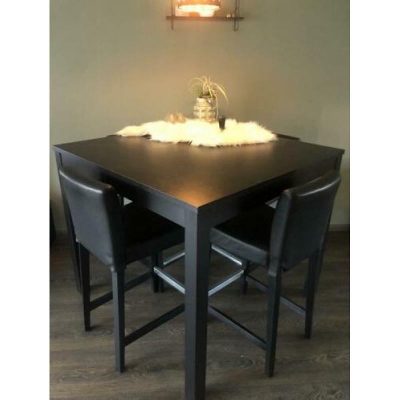 Bartafel met 4 barkruk stoelen