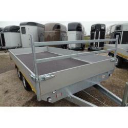 Bij Eemsned Eduard 4 x 2 plateauwagen op voorraad € 2350,--