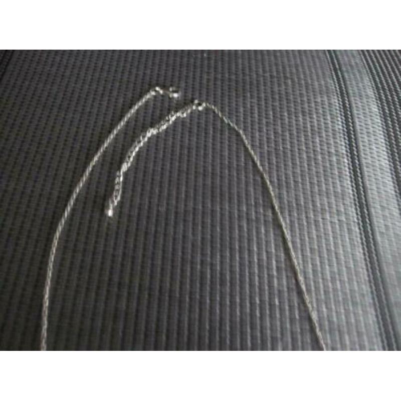 mooie ketting met zwarte stenen