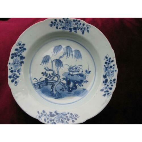 Diep bord met tuin decor, Qianlong periode 1735-1795