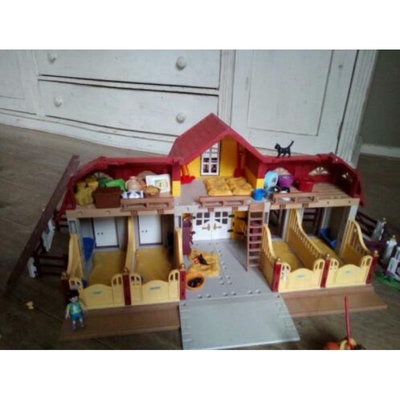 Playmobil manege 5221 met zeer veel extra's