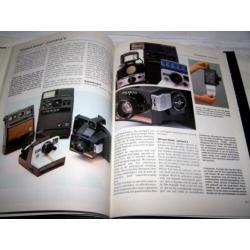 Alles over camera's. Hardcover met stofomslag. Nieuw.