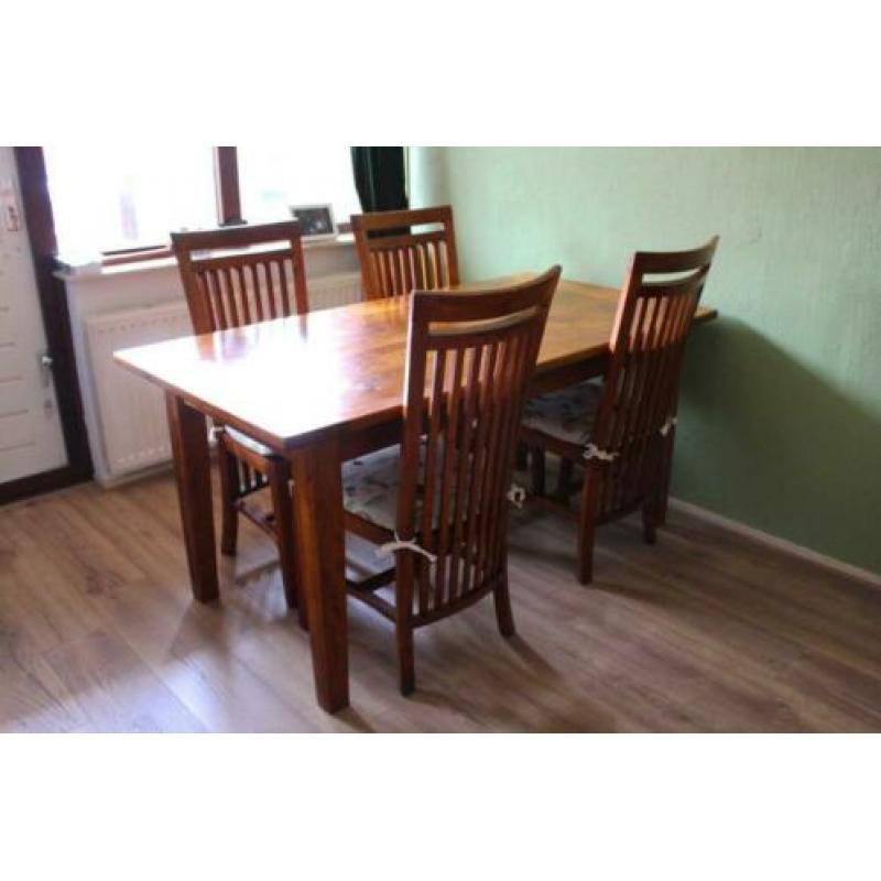 Teak houten eettafel met 4 stoelen
