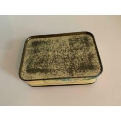 Oud mediterraans blikje uit Spanje of Portugal. Vintage blik