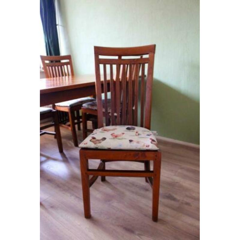 Teak houten eettafel met 4 stoelen
