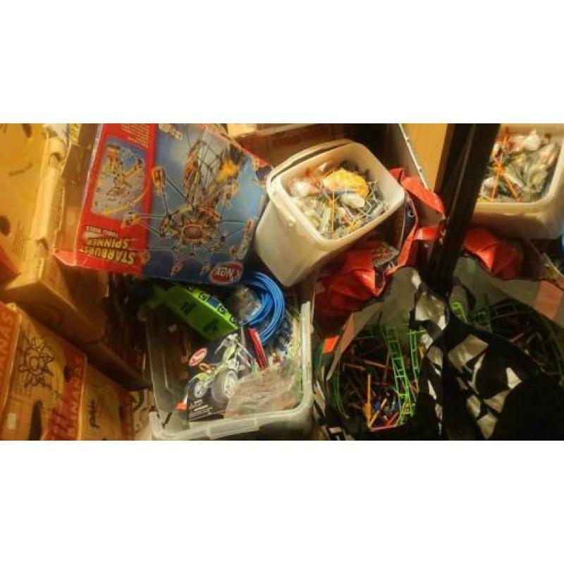 K'nex, bakken vol rollercoasters, reuzenrad, motoren, schip