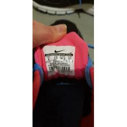Nike sportschoen, alleen binnen gedragen.