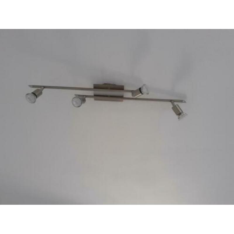 3x metalen plafondspot met 4 led lampen.