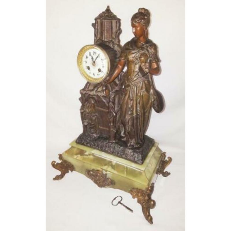 antieke franse pendule . circa 1860.