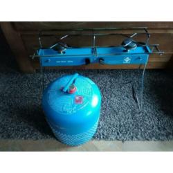 Campingaz gasfles vol ,met dubbele kookpit. Ook los te koop.