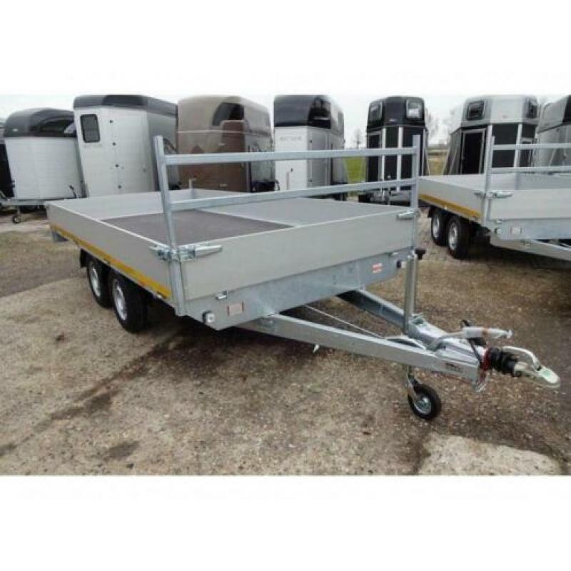 Bij Eemsned Eduard 4 x 2 plateauwagen op voorraad € 2350,--