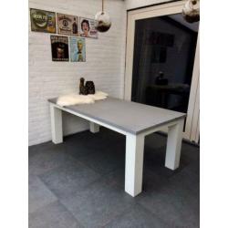 Eettafel en salontafel stijgerhout
