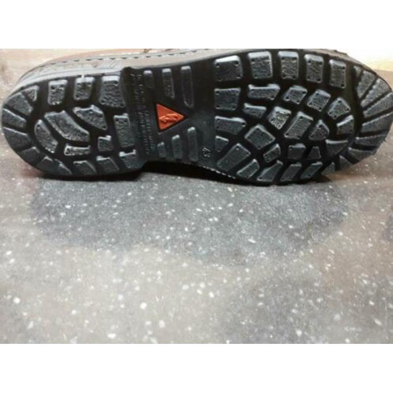 Te koop nieuwe werkschoenen maat 43 bruin