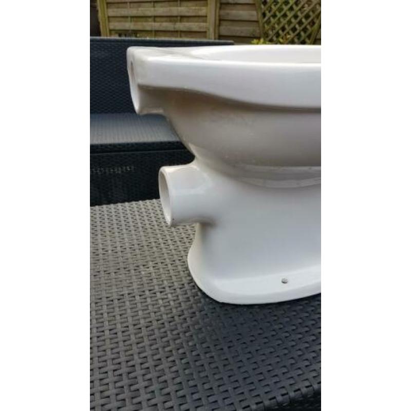 Toiletpot met ACHTER uitlaat