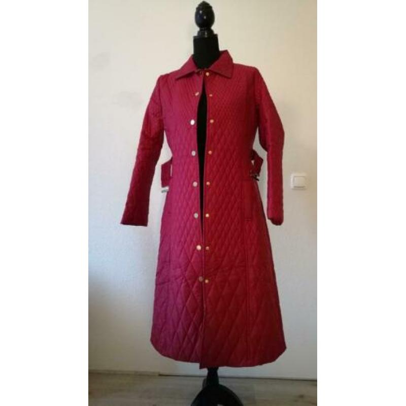 Mooi lange jas, maat 38, maroon.