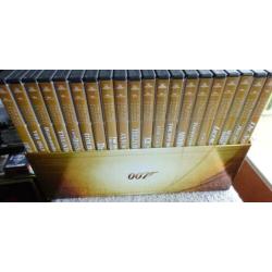 40 DVDs in box..James Bond --- 20 Titels (Zie foto,s)