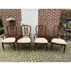 Vier eetkamerstoelen