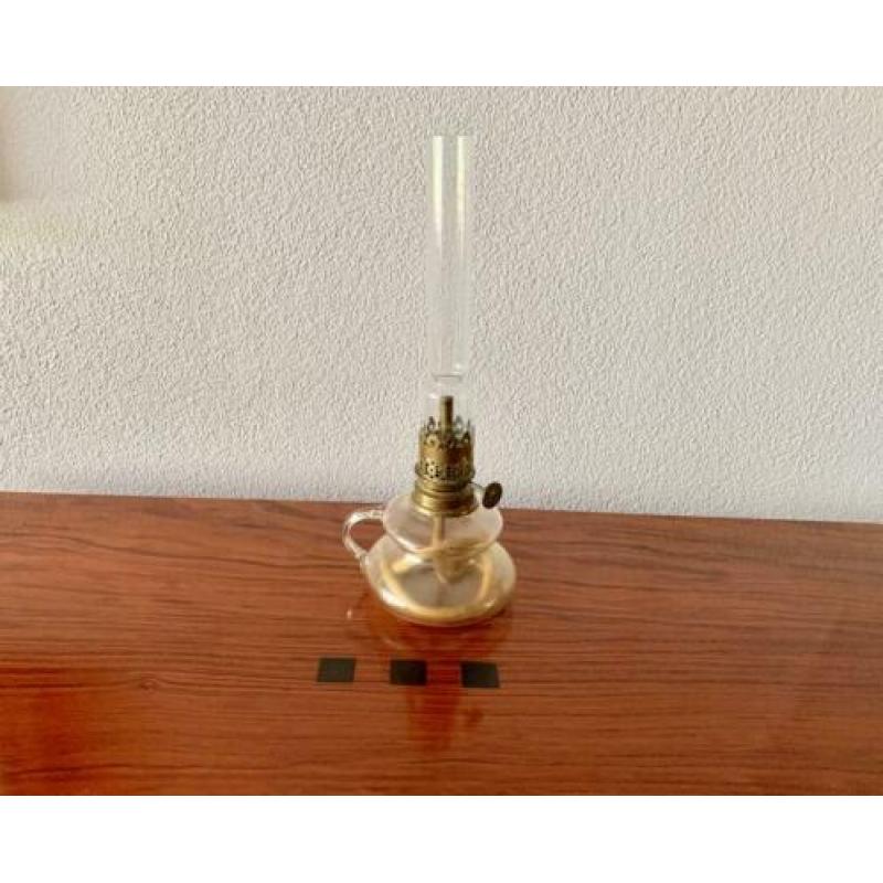 Oud glazen Olielamp ,olielampje van glas 28 cm hoog