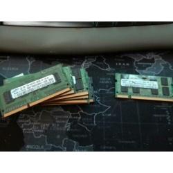 Diverse laptops en toebehoren
