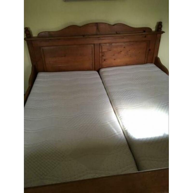 Massief Grenen tweepersoons bed 180 200