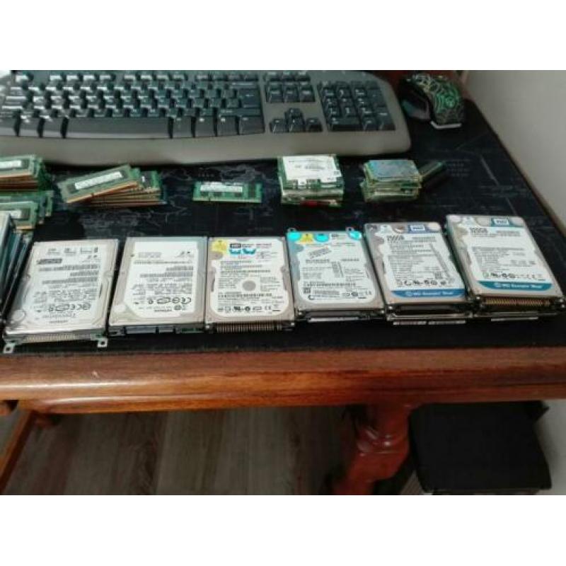 Diverse laptops en toebehoren