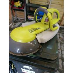 Een leuke en een goed werkende snoei machine voor coniferen