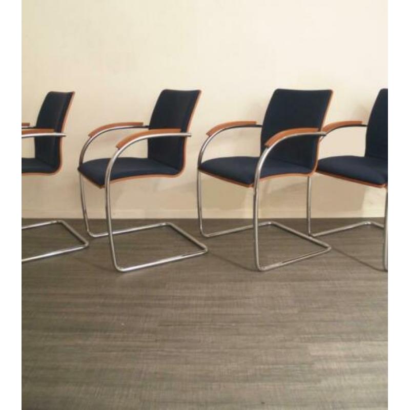 d) Thonet design zwevende buisframe stoelen 4x