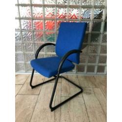 Vergaderstoelen , sledestoelen , Dauphine , blauwe stof