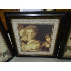 4 Prenten van dames in een mooie houten lijst