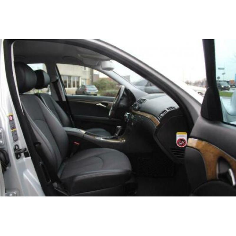 Mercedes-Benz E-Klasse 200 K AUTOM AVANTGARDE NAVI XENON 1/2