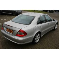 Mercedes-Benz E-Klasse 200 K AUTOM AVANTGARDE NAVI XENON 1/2