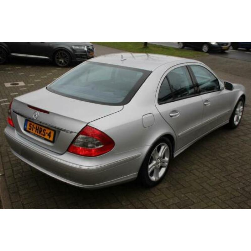 Mercedes-Benz E-Klasse 200 K AUTOM AVANTGARDE NAVI XENON 1/2