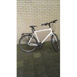 izgs mooie witte BeOne crossover herenfiets 61"