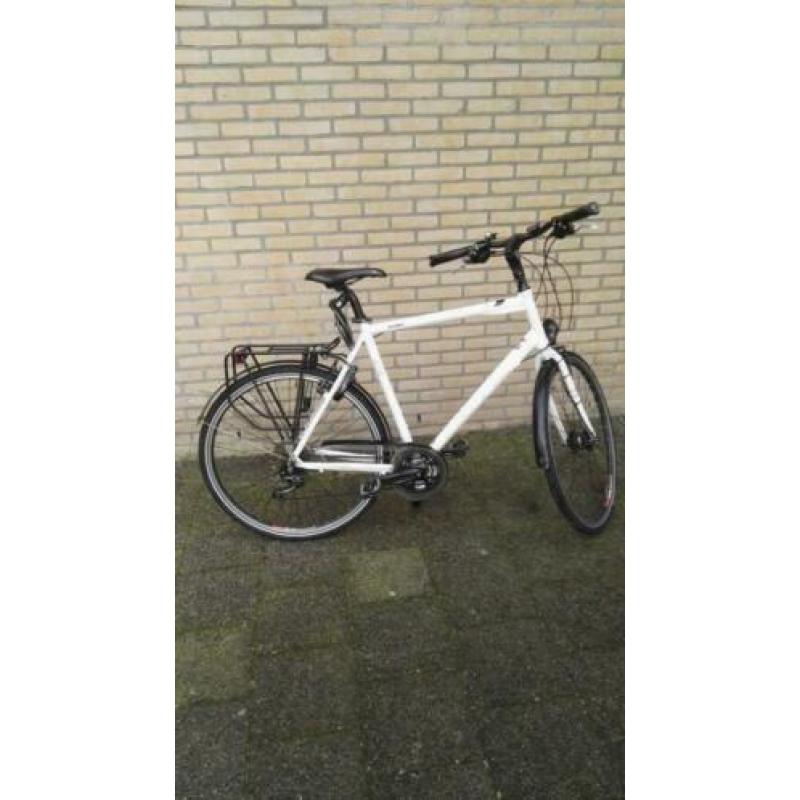 izgs mooie witte BeOne crossover herenfiets 61"