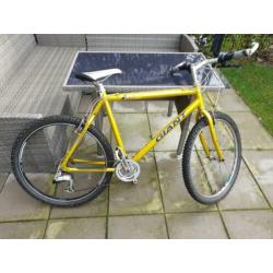 Heren Giant mountainbike geel/goud 21.5" frame, 26" wielen