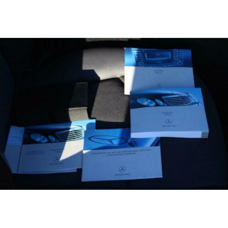 Mercedes-Benz E-Klasse 200 K AUTOM AVANTGARDE NAVI XENON 1/2
